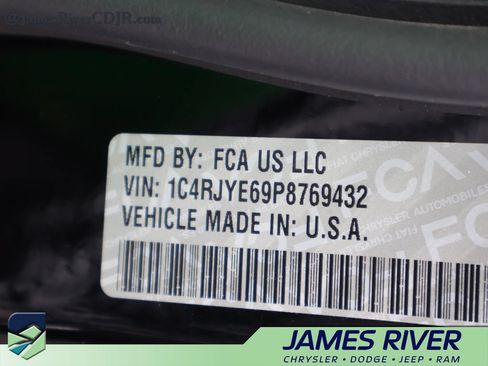 Used 2023 Jeep Grand Cherokee Summit w/ Luxury Tech Group V AWD/4WD image 43