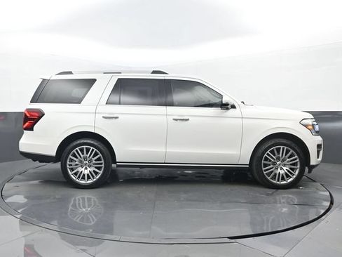 Used 2022 Ford Expedition Limited AWD/4WD image 2