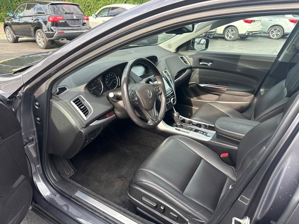 Used 2017 Acura TLX FWD image 12