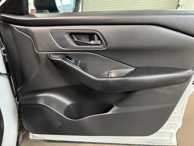 Used 2024 Nissan Rogue S FWD image 11