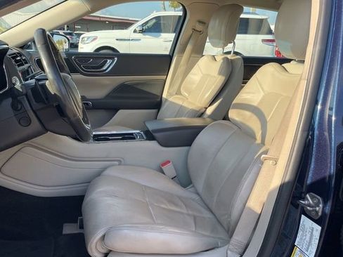 Used 2017 Lincoln Continental Select w/ Climate Package image 5