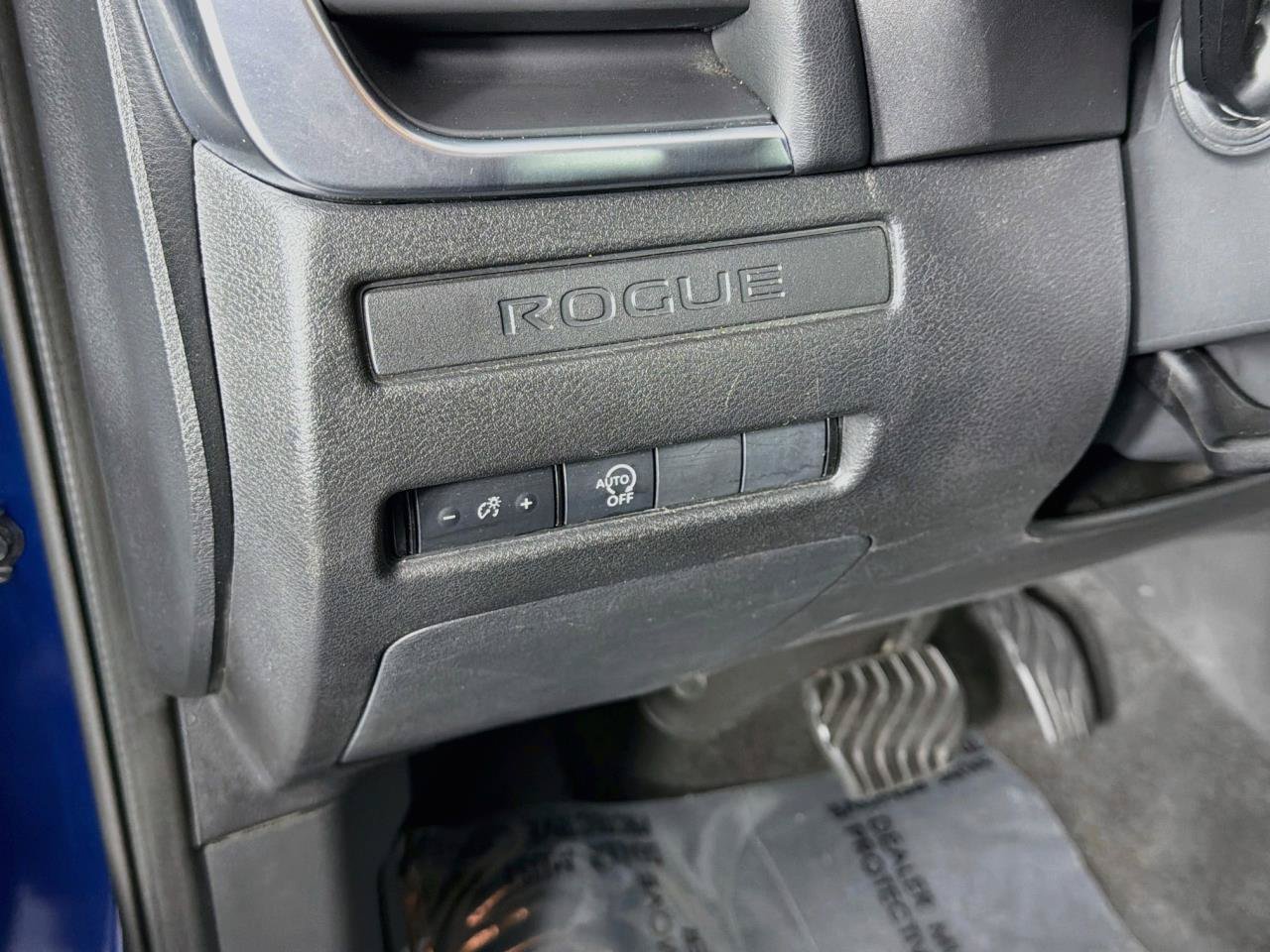 Used 2023 Nissan Rogue S AWD/4WD image 35