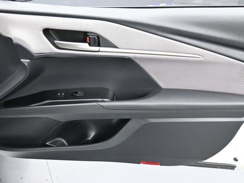 Used 2025 Toyota Camry SE w/ Convenience Package image 17