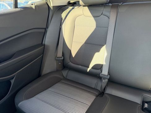 Used 2025 Chevrolet Trax LT w/ LT Convenience Package image 37