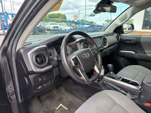 Used 2022 Toyota Tacoma SR5 w/ SR5 Appearance Package (SM) RWD image 3