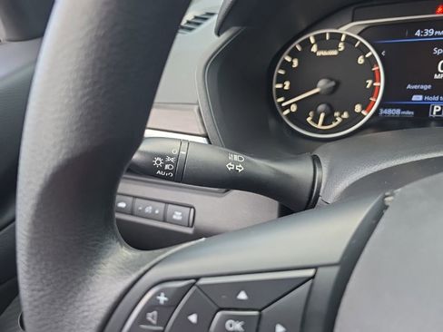 Used 2025 Nissan Altima 2.5 SV FWD image 17