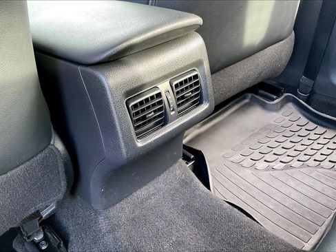 Used 2019 Toyota Camry SE image 37