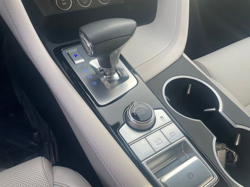 Used 2025 Genesis G70 2.5T image 41