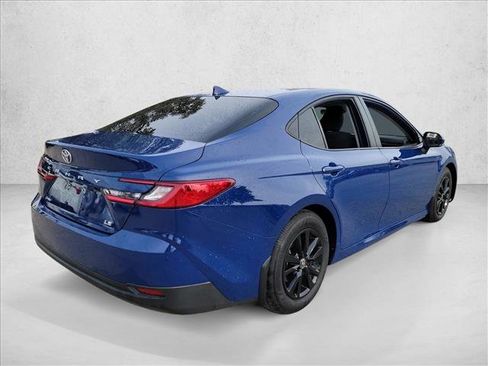 Used 2025 Toyota Camry LE w/ Convenience Package image 5