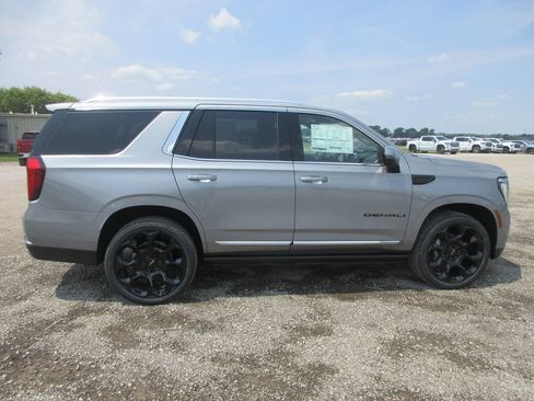 New 2026 GMC Yukon Denali w/ Denali Reserve Package AWD/4WD image 3