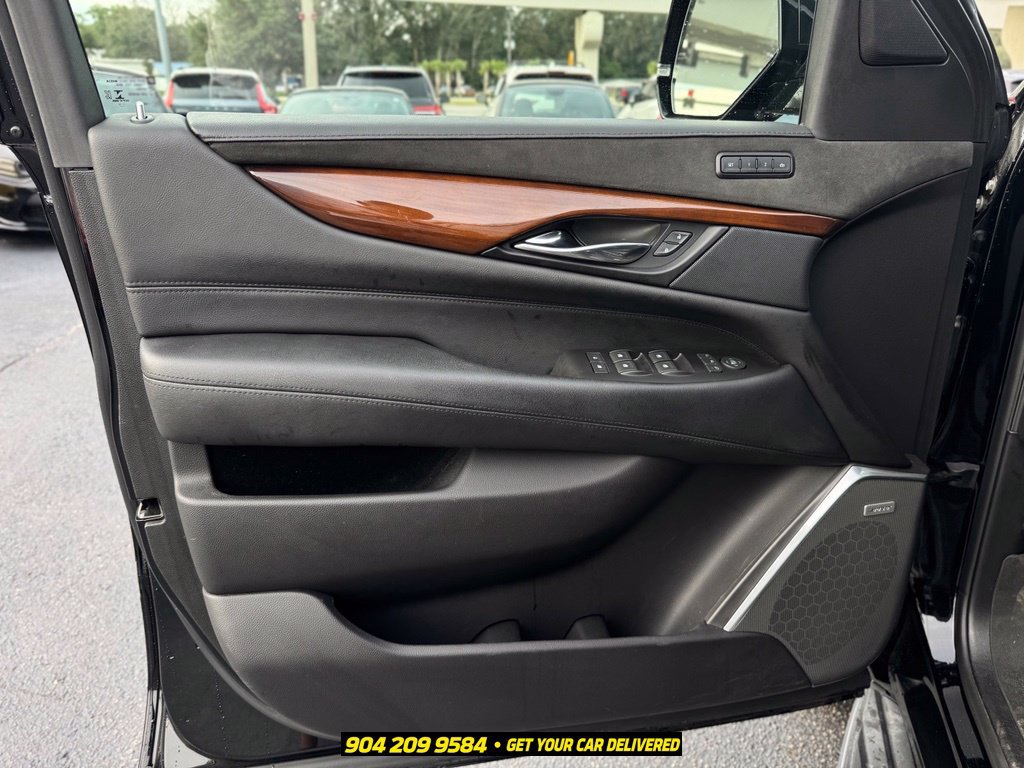 Used 2020 Cadillac Escalade Luxury AWD/4WD image 18