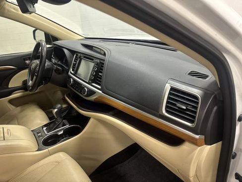 Used 2017 Toyota Highlander Limited FWD image 18