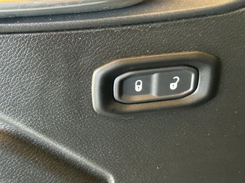 Used 2025 Jeep Wrangler Unlimited Sport AWD/4WD image 13