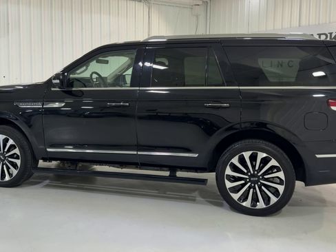 Used 2022 Lincoln Navigator Reserve image 7