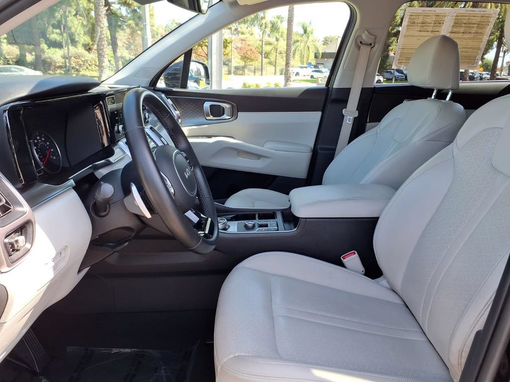 Certified 2023 Kia Sorento EX FWD image 6