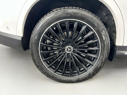 Certified 2025 Mercedes-Benz GLC 300 image 32