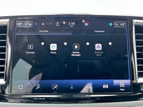Used 2023 Chrysler Pacifica Limited FWD image 28