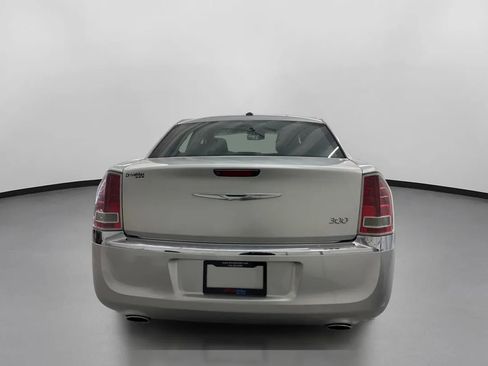 Used 2011 Chrysler 300 Limited image 8