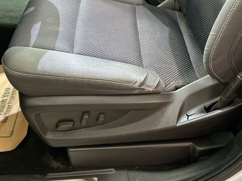 Used 2018 Chevrolet Silverado 1500 LT AWD/4WD image 19