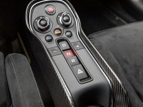 Used 2020 McLaren 620R image 15
