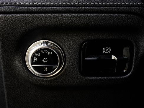 Used 2023 Mercedes-Benz EQS 580 4MATIC Sedan image 30