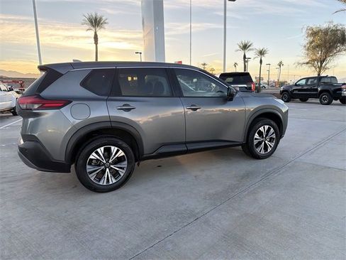 Used 2021 Nissan Rogue SV image 4