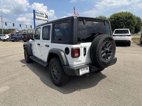 Used 2024 Jeep Wrangler Sport S image 3