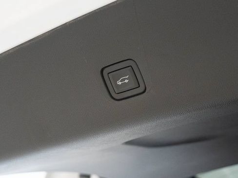 Used 2023 Chevrolet Traverse RS w/ LPO, Floor Liner Package AWD/4WD image 18