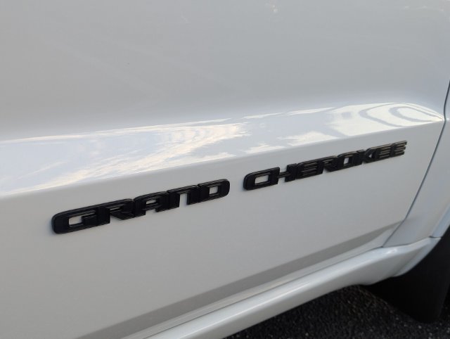 Used 2021 Jeep Grand Cherokee Laredo X RWD image 9