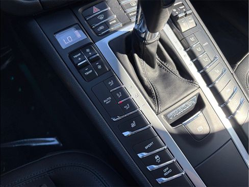 Used 2020 Porsche Macan AWD/4WD image 30