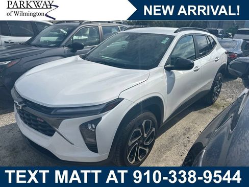 Used 2024 Chevrolet Trax RS w/ Driver Confidence Package FWD image 1