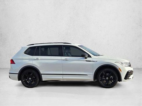 Used 2023 Volkswagen Tiguan SE R-Line image 4