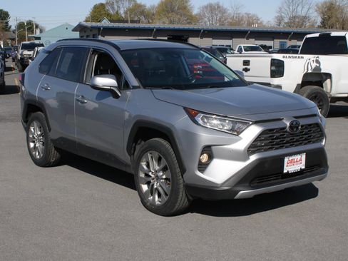 Used 2021 Toyota RAV4 Limited AWD/4WD image 3