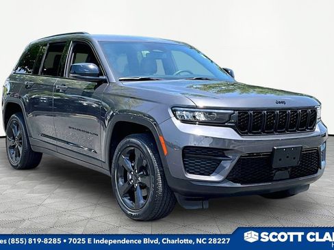 Used 2023 Jeep Grand Cherokee Altitude AWD/4WD image 1