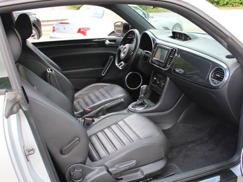 Used 2012 Volkswagen Beetle 2.0T FWD image 38