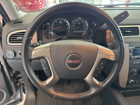 Used 2007 GMC Yukon XL SLT w/ SLT Preferred Equipment Group AWD/4WD image 16