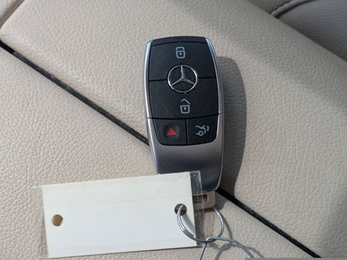 Used 2024 Mercedes-Benz GLE 450 4MATIC image 32