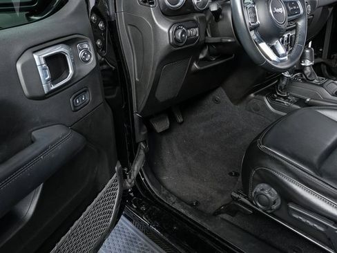 Used 2022 Jeep Wrangler Unlimited Sahara image 7