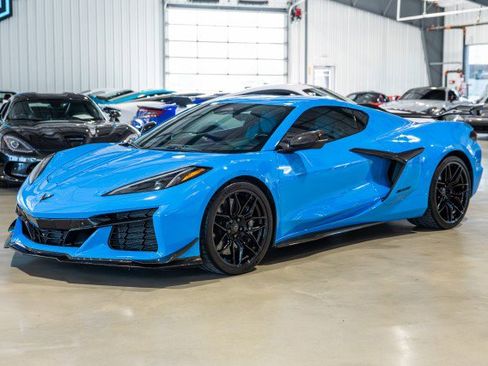 Used 2024 Chevrolet Corvette Z06 w/ Z07 Performance Package RWD image 2
