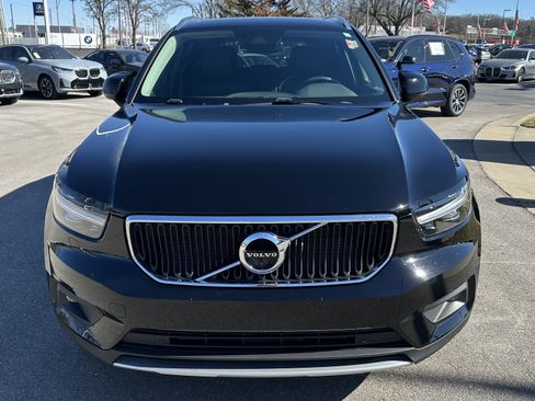 Used 2022 Volvo XC40 T5 Momentum w/ Premium Package image 3