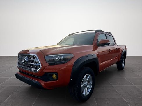 Used 2016 Toyota Tacoma TRD Sport image 2