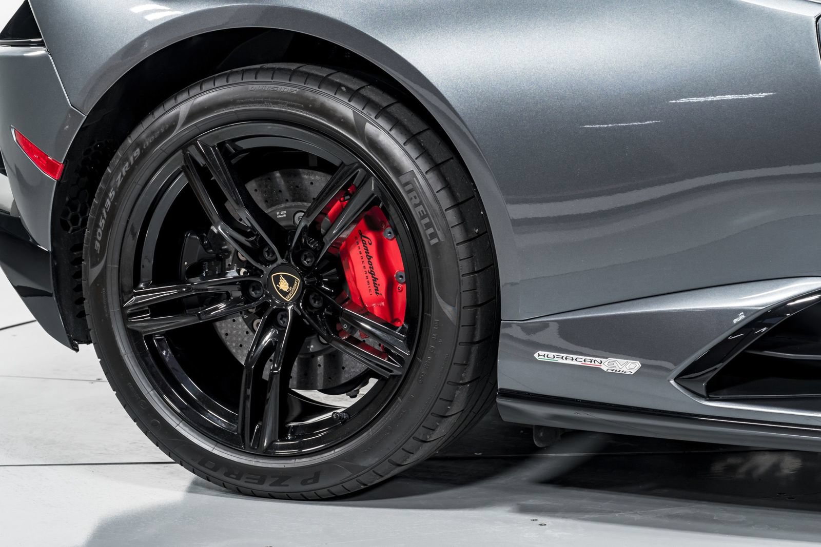 Used 2021 Lamborghini Huracan EVO RWD image 48