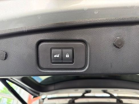 Used 2025 Nissan Pathfinder SV AWD/4WD image 9