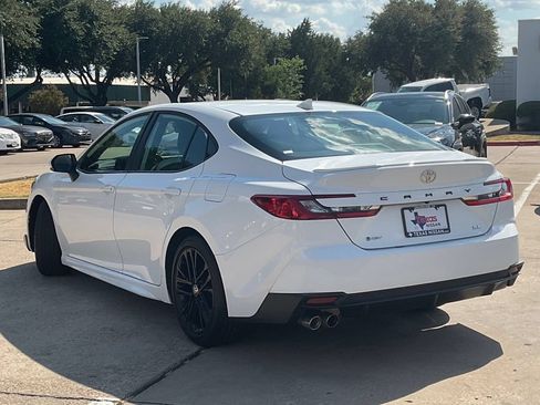 Used 2025 Toyota Camry SE FWD image 6