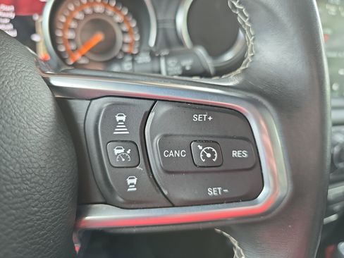 Used 2019 Jeep Wrangler Unlimited Sahara w/ Quick Order Package 24M Moab AWD/4WD image 17