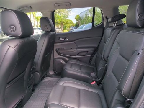 Used 2019 GMC Acadia SLT FWD image 17