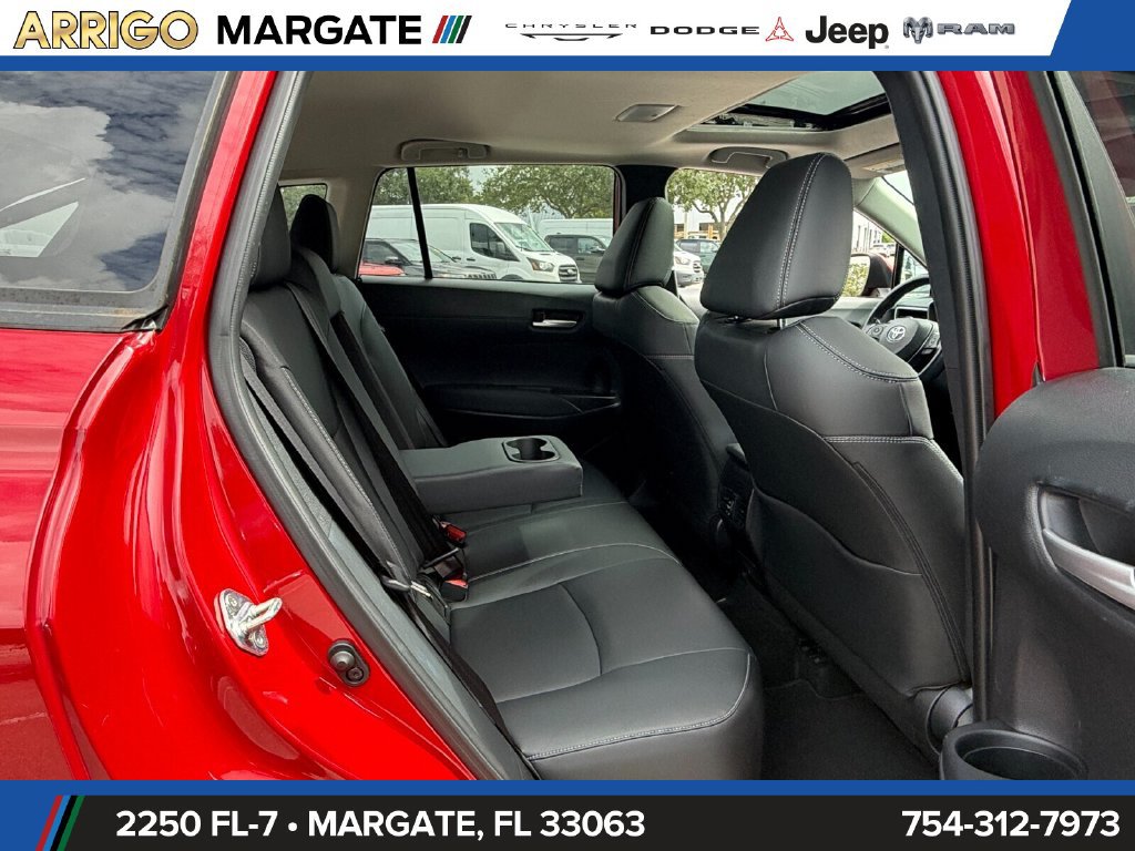 Used 2023 Toyota Corolla Cross XLE w/ Convenience Package FWD image 16
