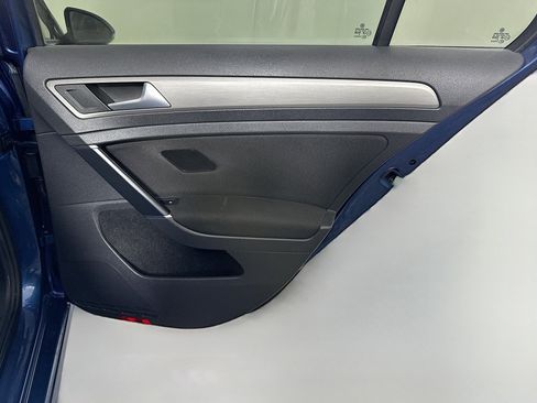 Used 2017 Volkswagen Golf S image 27