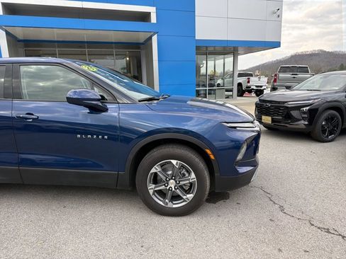 Used 2023 Chevrolet Blazer LT w/ LPO, Floor Liner Package image 2