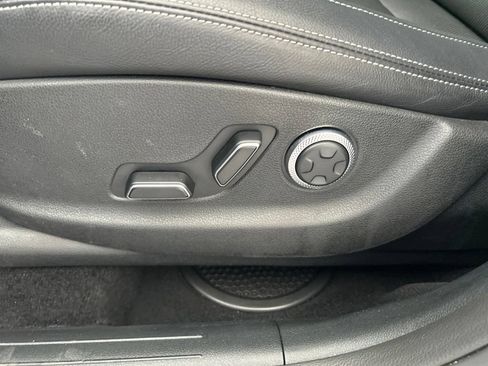Used 2025 Genesis GV70 2.5T AWD/4WD image 40